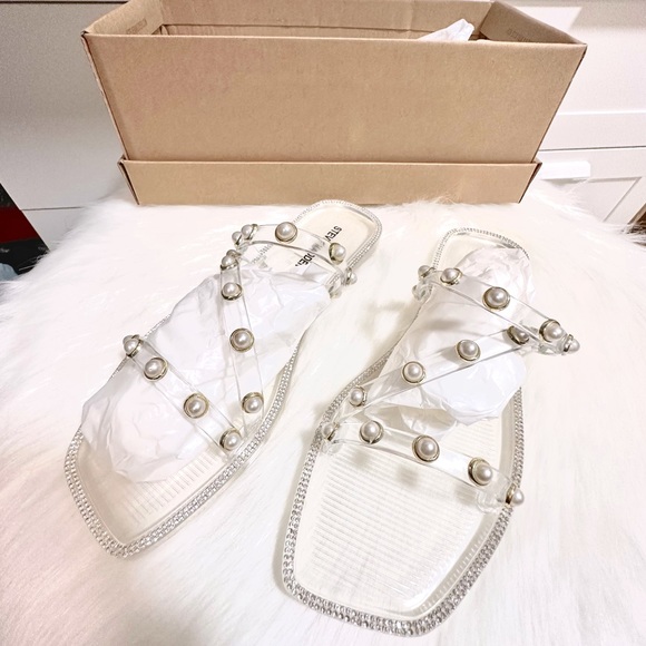 NEW Steve Madden Clear Pearl Studded Jelly Sandals - Size 7 and 8 - Picture 3 of 7